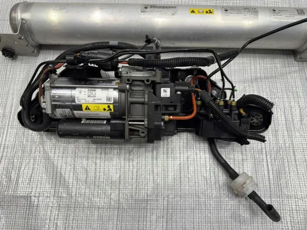 Maserati Granturismo Federungskompressor OEM 6701727170 image 4