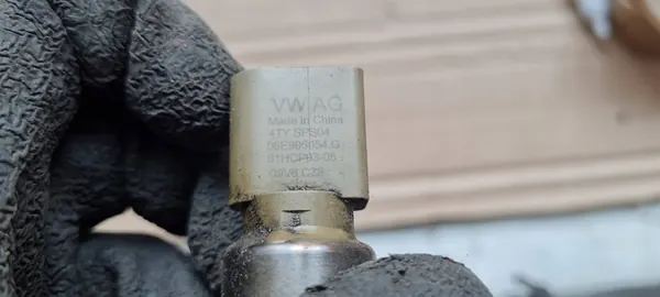 Öljynpainesensori 3.0 TFSI Audi VW 06E906054G image 2