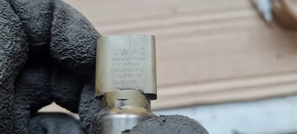 Öljynpainesensori 3.0 TFSI Audi VW 06E906054G image 3