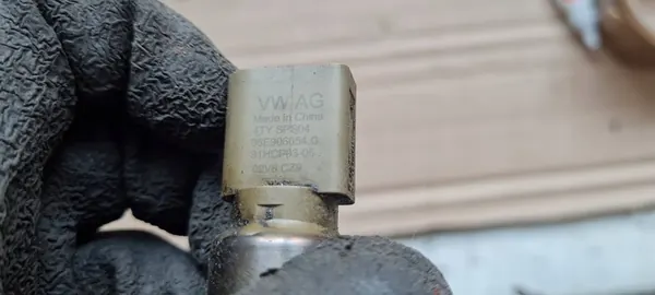 Öljynpainesensori 3.0 TFSI Audi VW 06E906054G image 4