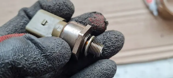 Öljynpainesensori 3.0 TFSI Audi VW 06E906054G image 7