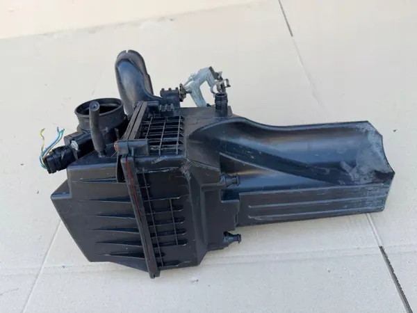Filtro de aire Ford Fiesta MK7 VII AV219600AA image 3