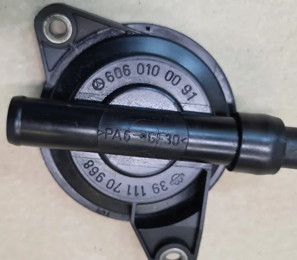 Mercedes olieafscheider OEM 6060100091 image 3