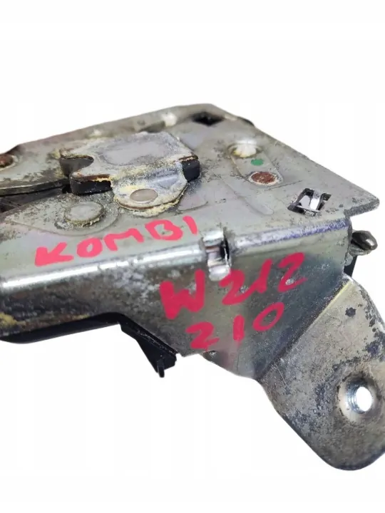 Mercedes W212 Station kofferbakslot OEM A2047400735 image 3