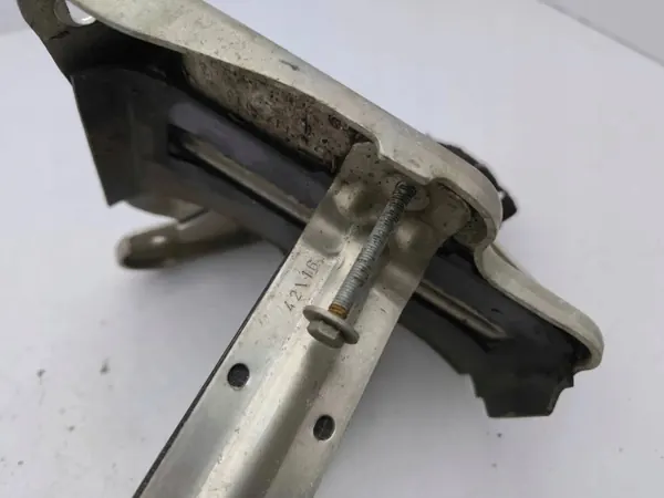 BMW I3 Batterifäste OEM 8602812 - Begagnad image 3