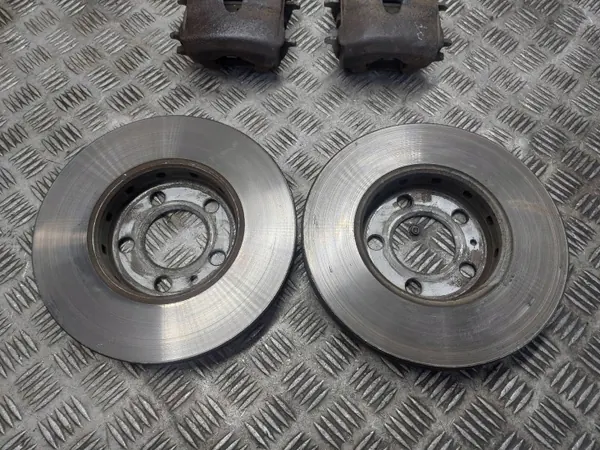 Bromsskivor + Belägg + Bromsok Fram Skoda Fabia I image 3