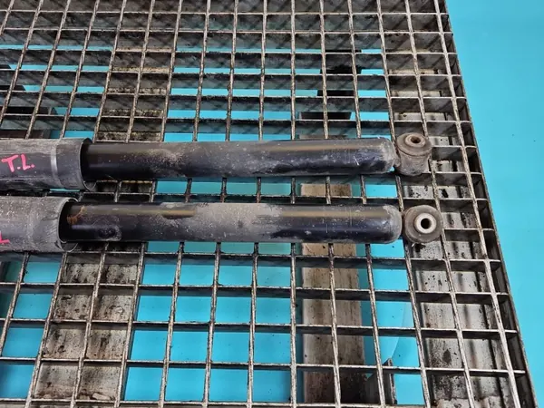 OEM 48530-0H070 Stoßdämpfer-Satz hinten für Toyota Aygo image 3