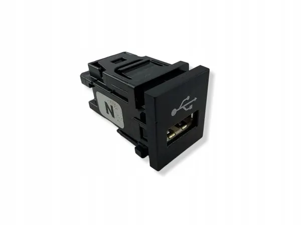 Toyota USB-aansluiting OEM LAA25535 voor bZ4X 2024 image 2