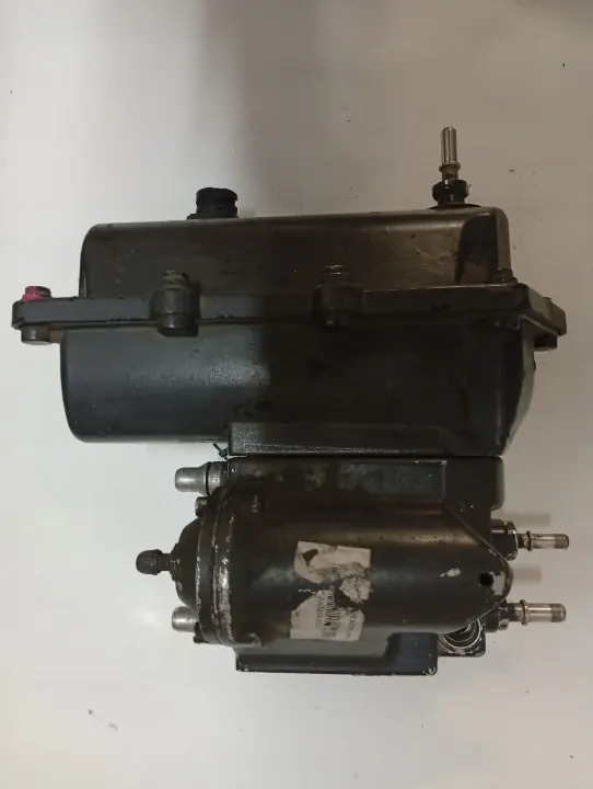 Pompe ADBLUE Mercedes OEM 13150764 pour ACTROS MP2/MP3 image 2
