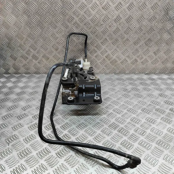 BMW X5 E70 Luchtvering Compressor OEM 6789938 image 4