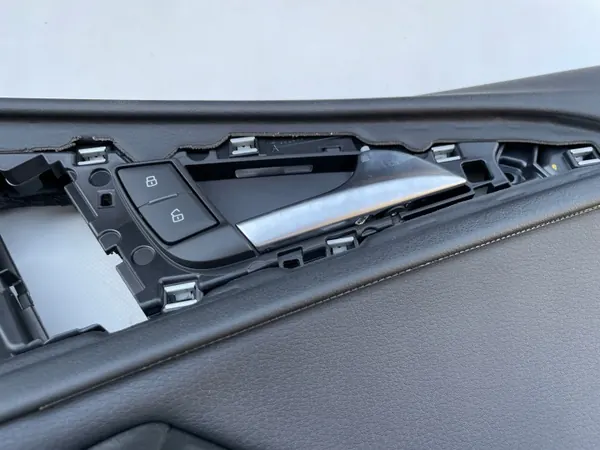 Panneau de porte avant OEM 4G1867022A Audi A6 C7 image 3