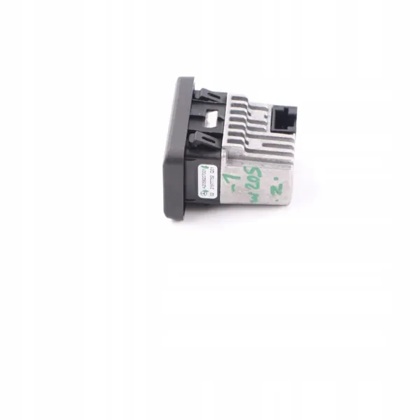 Mercedes W205 Achterconsole USB-poort OEM A2058207001 image 7
