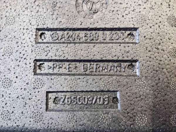 Insertion Polystyrène Coffre Mercedes C/E Classe W204 OEM 4L0863462 image 10
