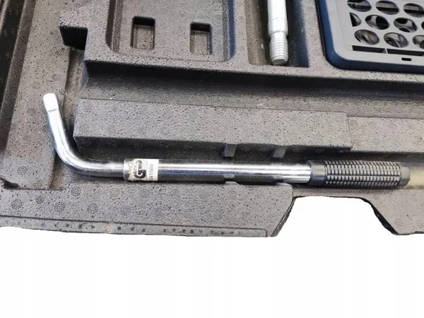 Insertion Polystyrène Coffre Mercedes C/E Classe W204 OEM 4L0863462 image 4
