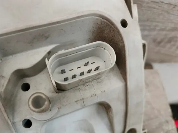 Support de lampe arrière gauche Audi A6 C6 Sedan OEM image 2