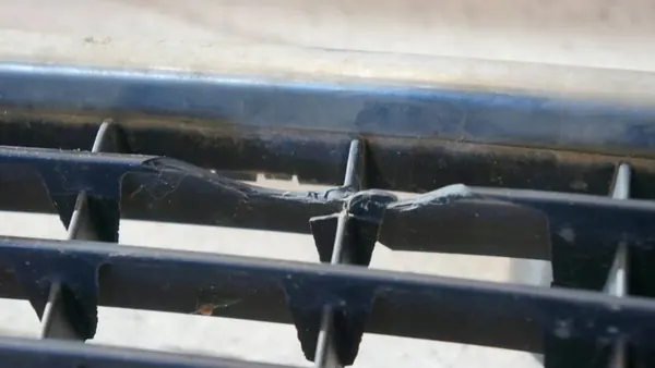 Rejilla de parachoques delantera Audi A4 B6 Cromada OEM image 9