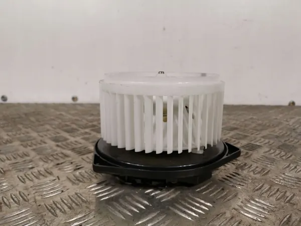 Infiniti Q50 Bläsmotor OEM FBZ7464 - Begagnad image 4