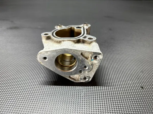 Brandstofpomp behuizing Ford Mustang MK6 OEM EJ7E9B374AD image 3