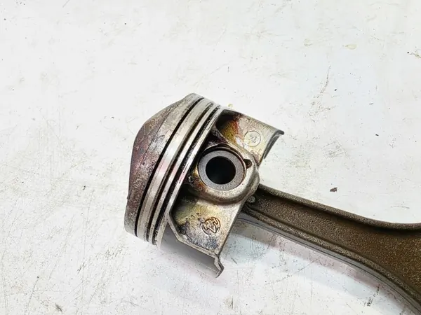 Pistón + Biela Audi 3.0 TFSI OEM R6EH - Derecho image 3