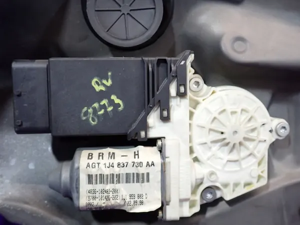 VW GOLF IV HB 5D 97-06 Elevador de Vidro Dianteiro Direito 1J4837462D image 3