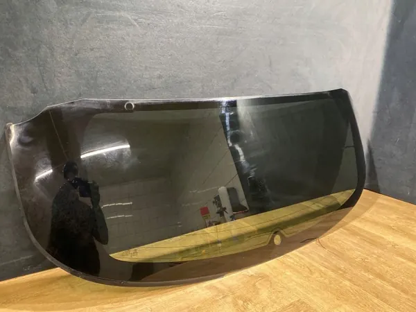 Vitre arrière de hayon OEM E000090 pour Jaguar F-Pace image 2