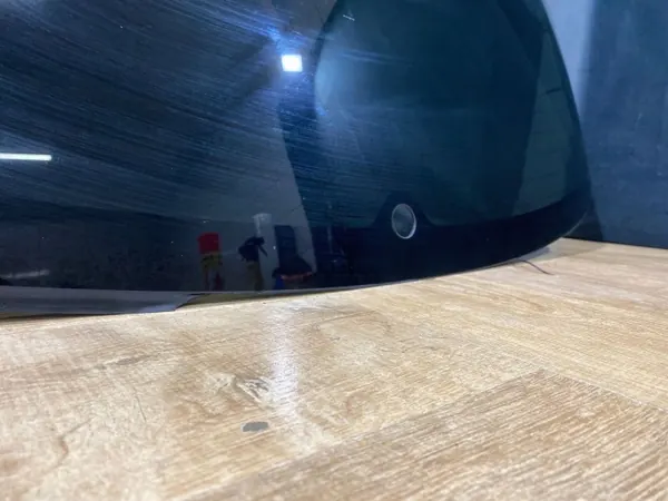 Vitre arrière de hayon OEM E000090 pour Jaguar F-Pace image 3