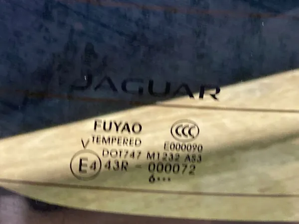 Vitre arrière de hayon OEM E000090 pour Jaguar F-Pace image 5