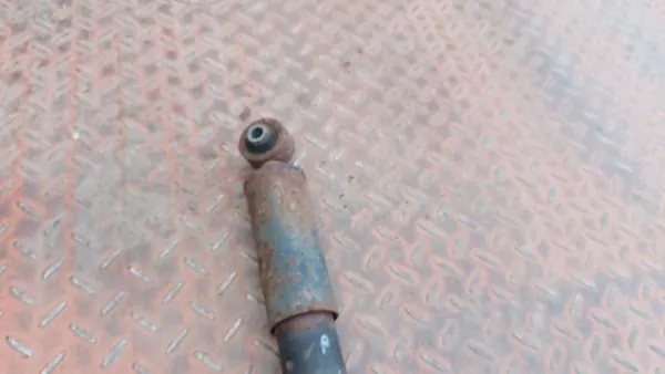 Ammortizzatore posteriore destro Lexus IS220 05- image 4