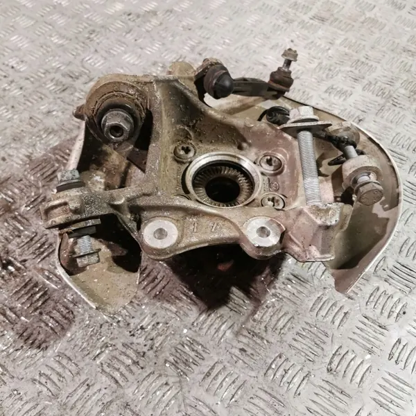 BMW OE UTO33685 Taka pyörännavan - Käytetty image 6