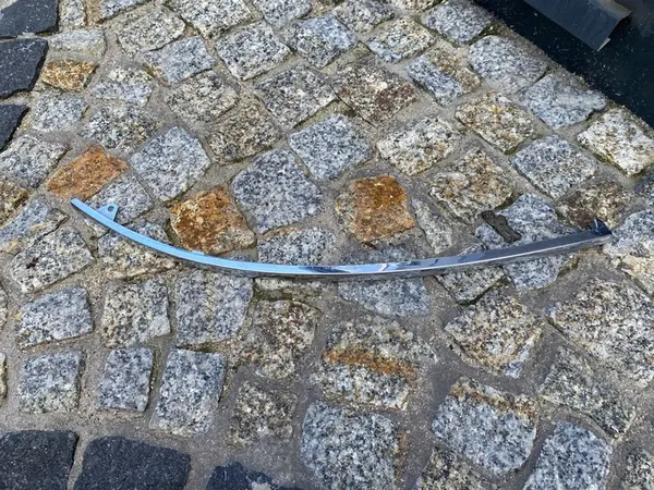 AUDI A6 C5 Etupuskuri Trim Oikea Kromi OEM 4B0807174E image 2