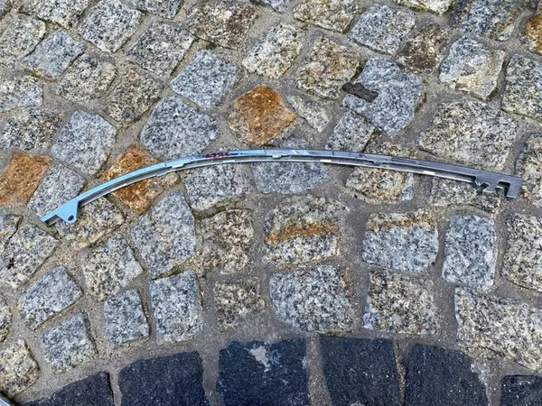 AUDI A6 C5 Etupuskuri Trim Oikea Kromi OEM 4B0807174E image 3