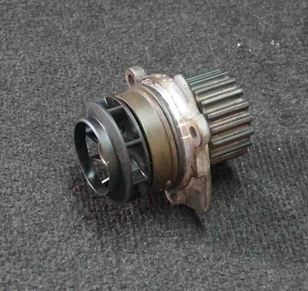 Pompa acqua Audi A4 Allroad 2.0L 130kw OEM 03L121031A03L121019 image 3