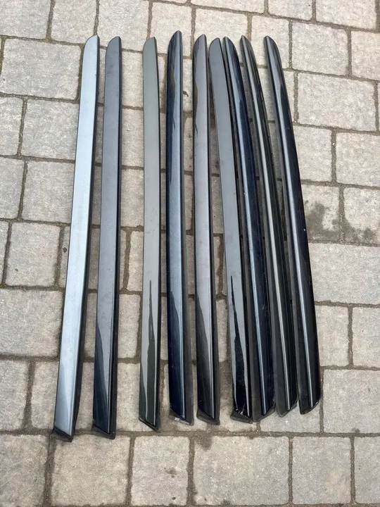 Citroen C5 2009 Garniture de fenêtre avant image 1