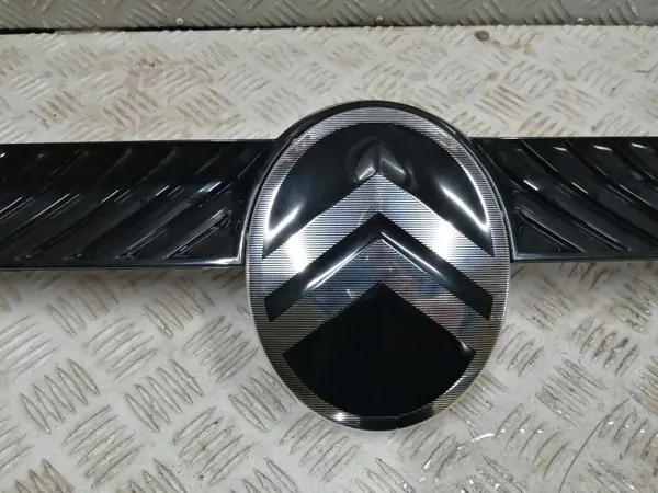 Soporte Logo Citroen C3 IV OEM 9856498680 - Pieza Usada image 3