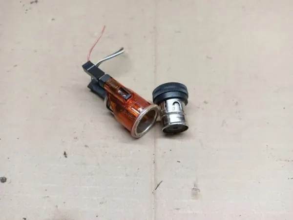 Zigarettenanzünder-Steckdose Suzuki Swift MK6 OEM ACF38762 image 4