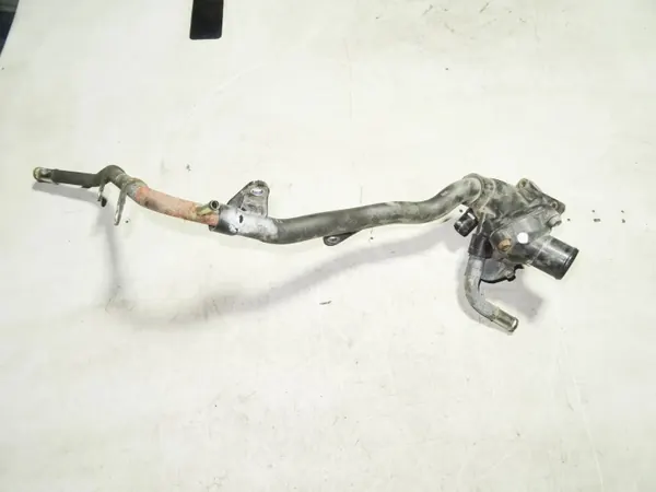 Carcasa termostato Toyota OEM 163230R011A - Usado image 2