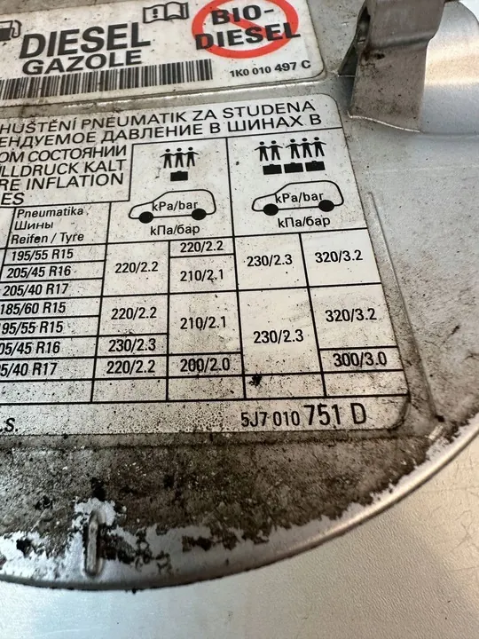Skoda Superb B8 (3V) 2016 Tampa de combustível 1K0010497C image 5