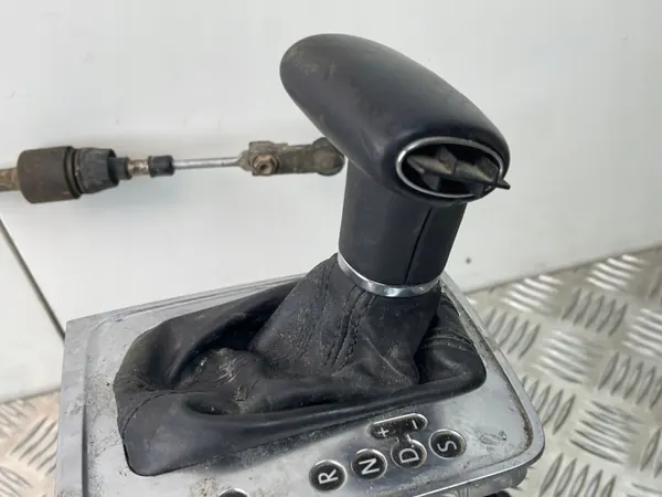 Levier de vitesse OEM 3C1713025L pour Volkswagen Passat B6 image 3