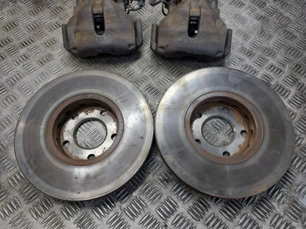Skoda OE Bremsscheiben, Beläge & Bremssättel Vordersatz image 3