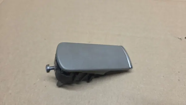 Hansikaslokeron kahva OEM 8E1857131 Audi A4 B7 image 2