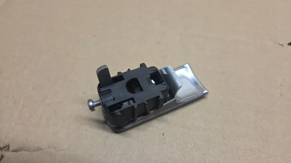 Hansikaslokeron kahva OEM 8E1857131 Audi A4 B7 image 3