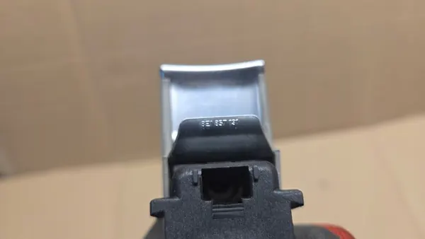 Hansikaslokeron kahva OEM 8E1857131 Audi A4 B7 image 4