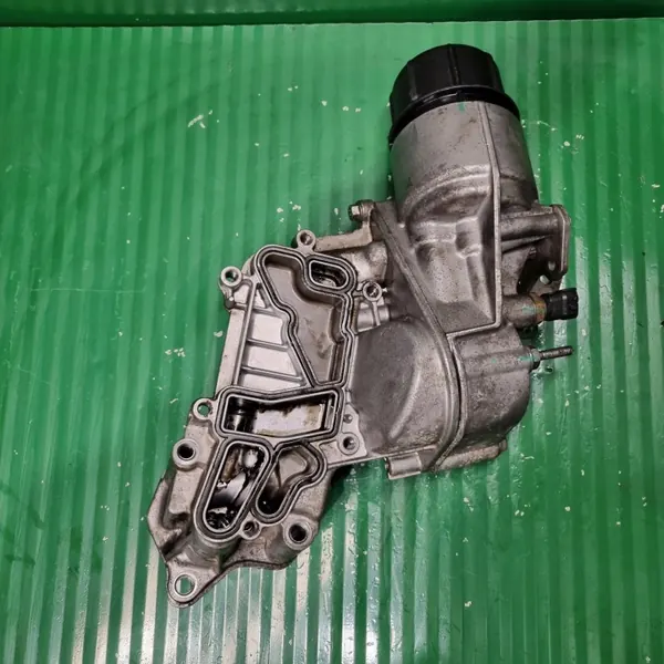 Öljynsuodinkotelon Pohja OEM 31212074F Maserati image 3