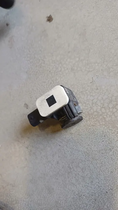 Capteur d'accélération de protection piéton BMW F34 F22 F23 image 3