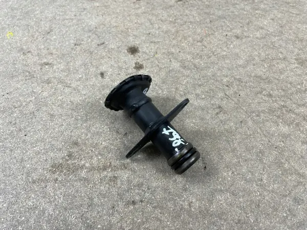 Suzuki OE oljepumpsugrör - Begagnad image 3