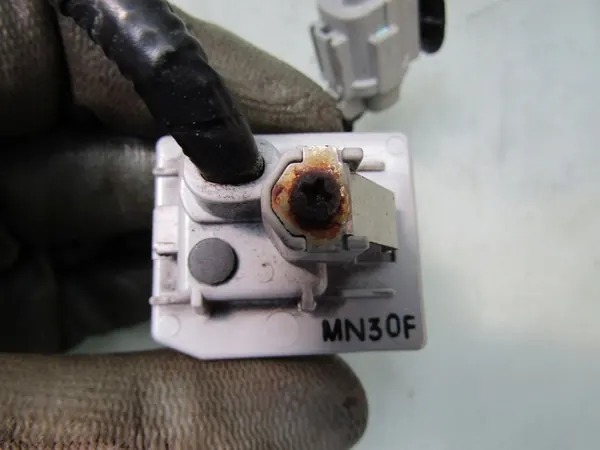 LEAF II ZE1 21R Lampe LED Port de Charge image 3