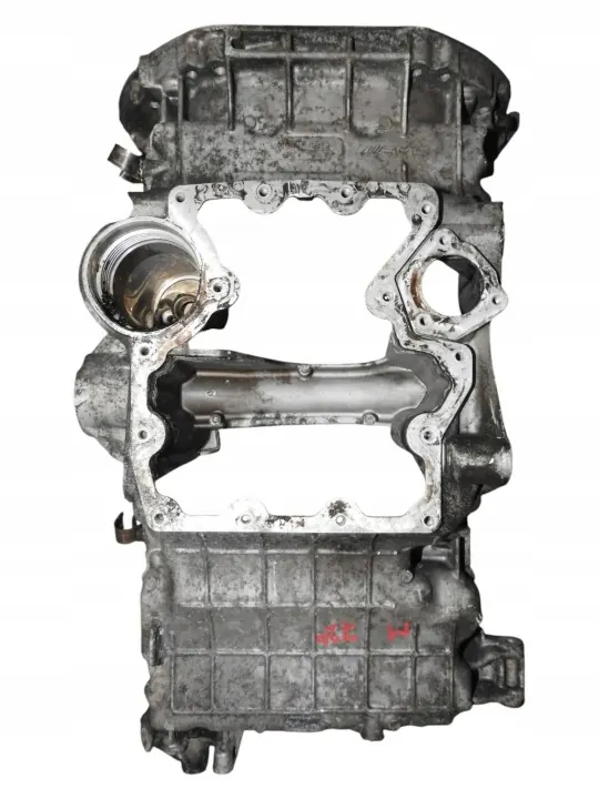 Mercedes öljypohja OEM A1770108904 W205 C 63S AMG:lle image 2