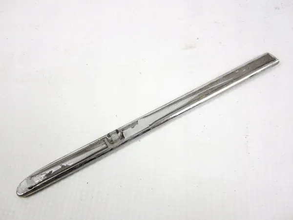 Etun oikea lokasuojan lista Mercedes W221 image 2