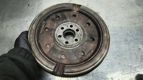 VW Audi Skoda 2.0 TDI Kaksoismassaväkä 03L105266DF image 2