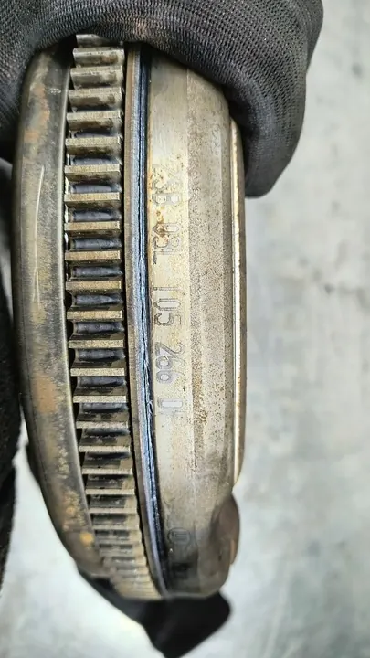 VW Audi Skoda 2.0 TDI Kaksoismassaväkä 03L105266DF image 3